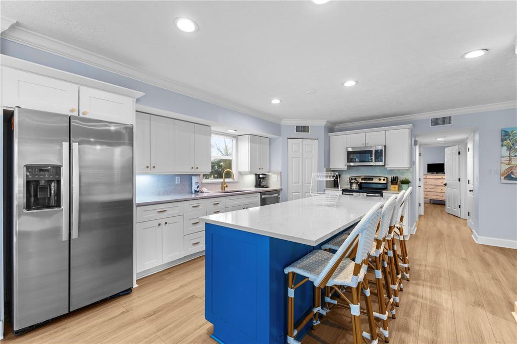 508 SPRING AVENUE, ANNA MARIA, FL — photo 4 of 30