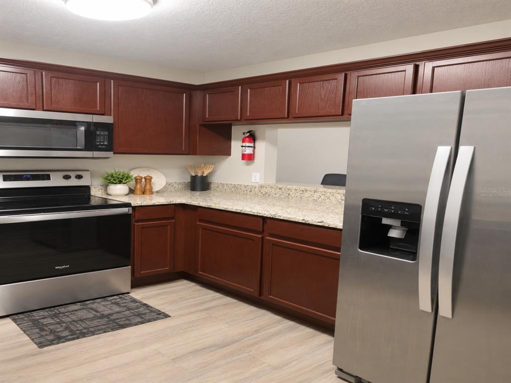 239 CASTLEKEEPER PL, VALRICO, FL — photo 4 of 25