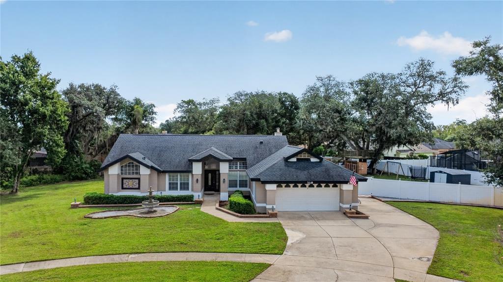 319 OAKWOOD COURT