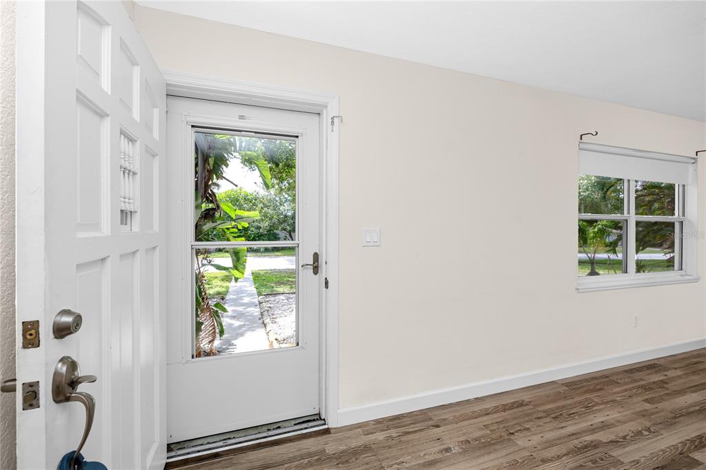 5111 28TH AVENUE N, ST PETERSBURG, FL — photo 3 of 30