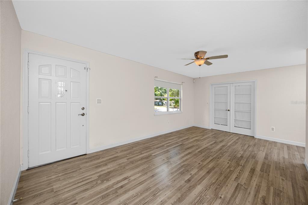 5111 28TH AVENUE N, ST PETERSBURG, FL — photo 4 of 30