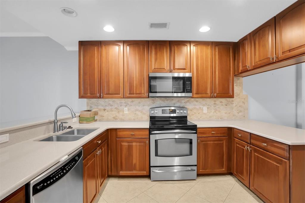 7040 KEY HAVEN ROAD UNIT 605, SEMINOLE, FL — photo 4 of 30