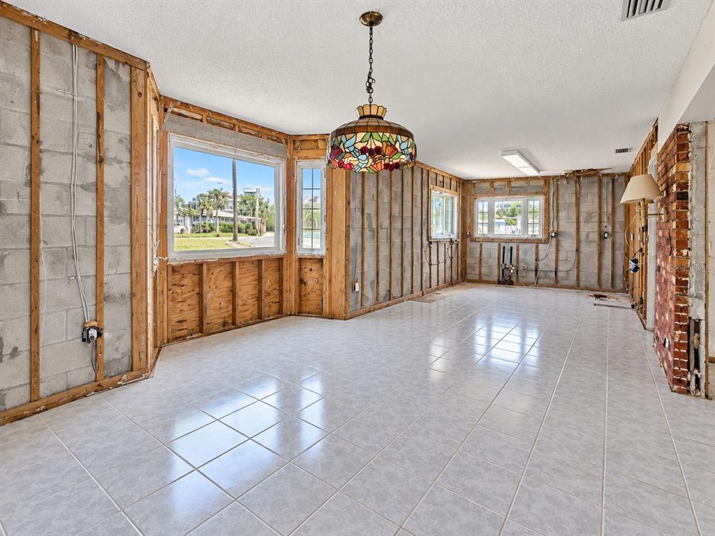 13401 1ST STREET E, MADEIRA BEACH, FL — photo 5 of 30