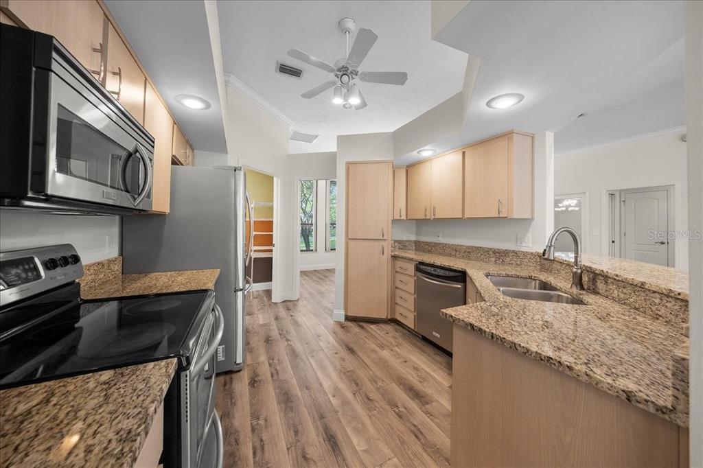 915 SW 82ND TERRACE, GAINESVILLE, FL — photo 4 of 30