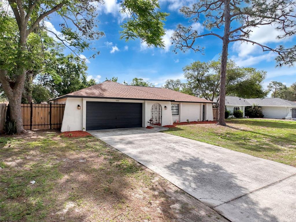 1652 LARKIN ROAD