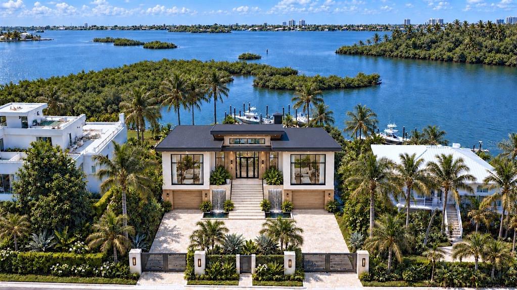 1386 TANGIER WAY, SARASOTA, FL — photo 2 of 25
