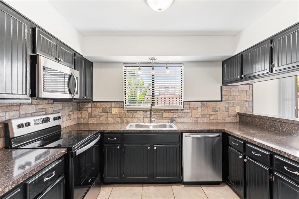 1836 N CRYSTAL LAKE DRIVE UNIT 87, LAKELAND, FL — photo 2 of 23