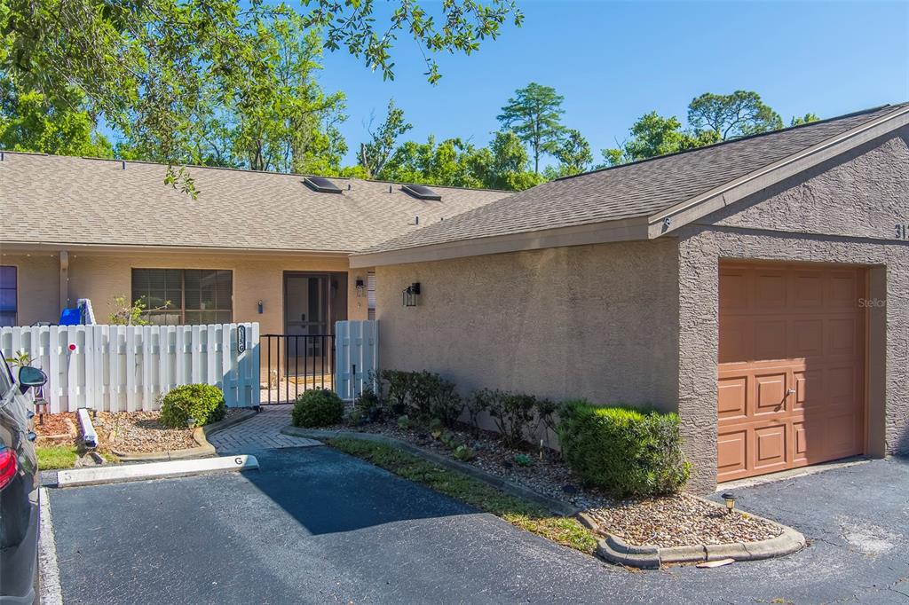 3135 CHARTER CLUB DRIVE UNIT G, TARPON SPRINGS, FL — photo 2 of 30