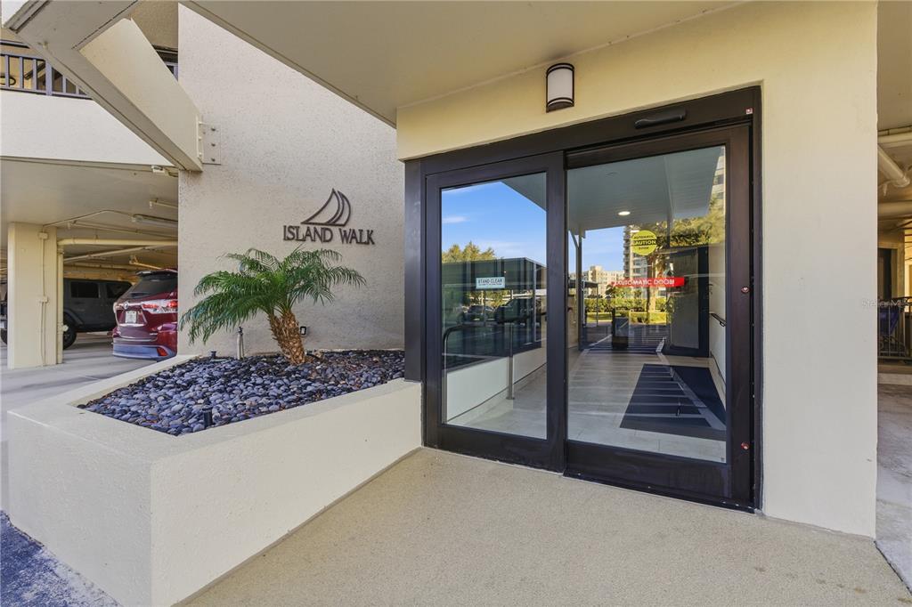 690 ISLAND WAY UNIT 511, CLEARWATER BEACH, FL — photo 2 of 30