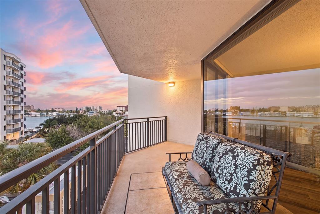 690 ISLAND WAY UNIT 511, CLEARWATER BEACH, FL — photo 4 of 30
