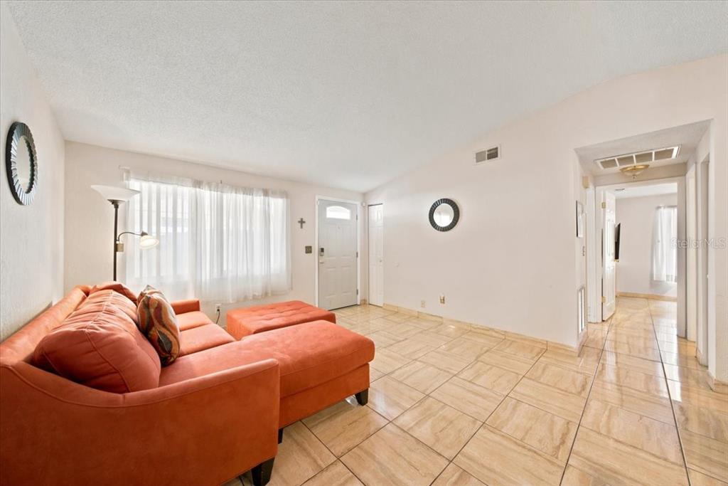 9110 BAYMEADOW COURT, TAMPA, FL — photo 3 of 30