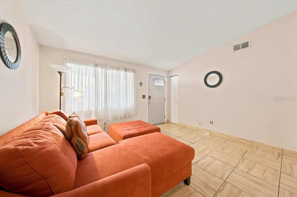 9110 BAYMEADOW COURT, TAMPA, FL — photo 4 of 30
