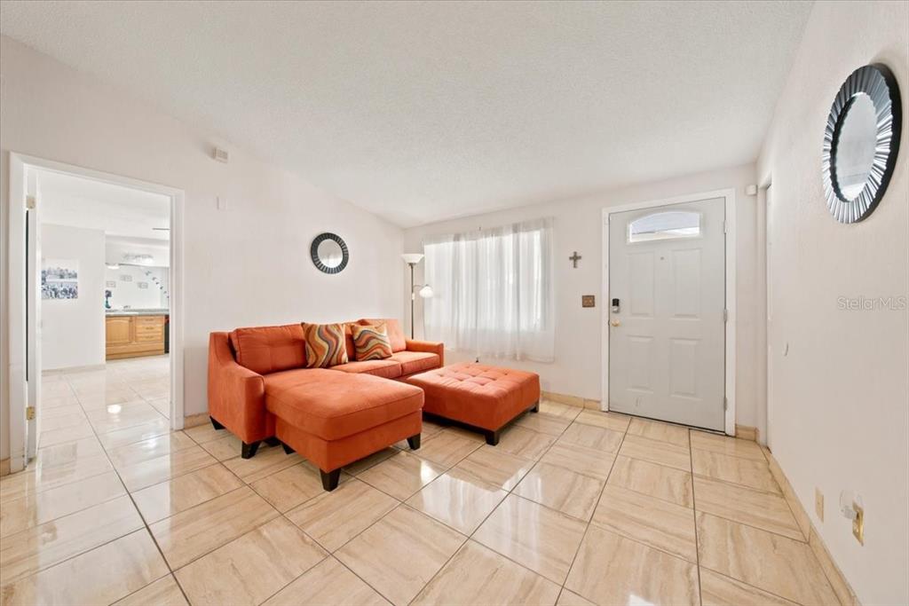 9110 BAYMEADOW COURT, TAMPA, FL — photo 5 of 30