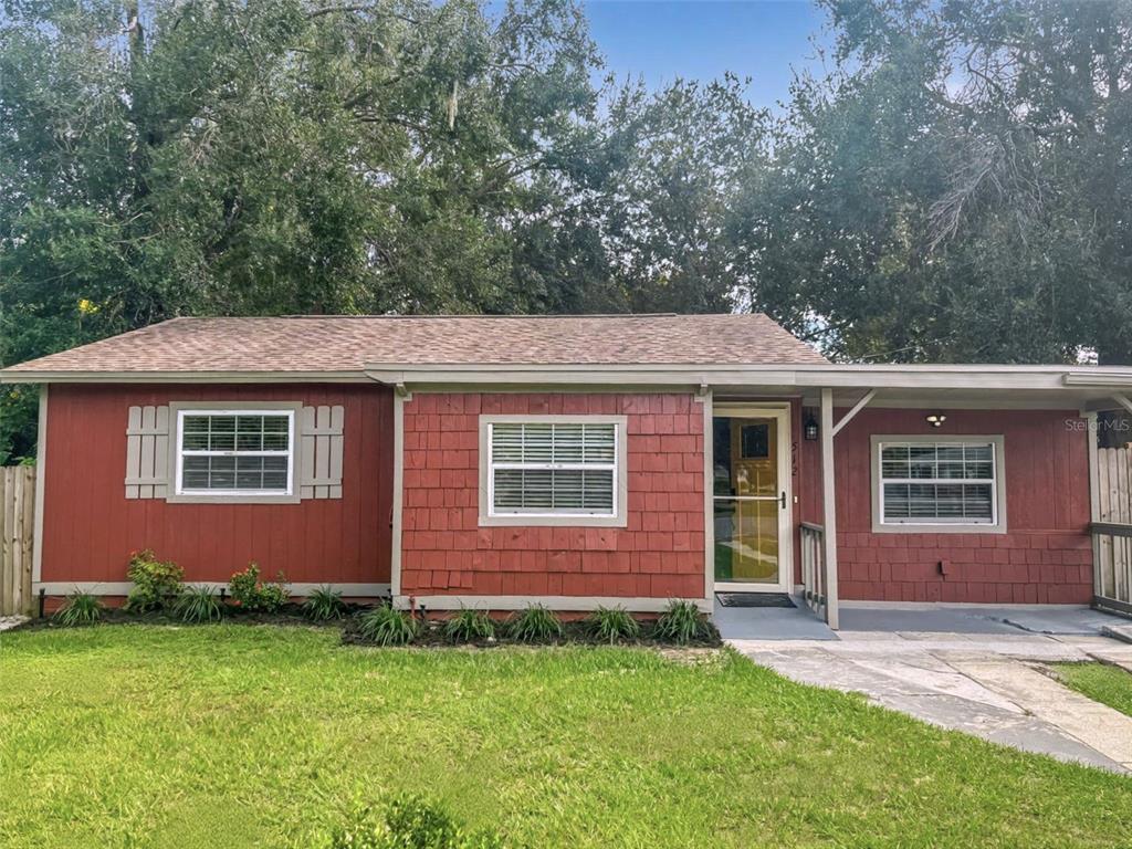 A single-story house with red siding, a shingled roof, and a covered front porch — 512 GREEN CIRCLE, FORT MEADE, FL