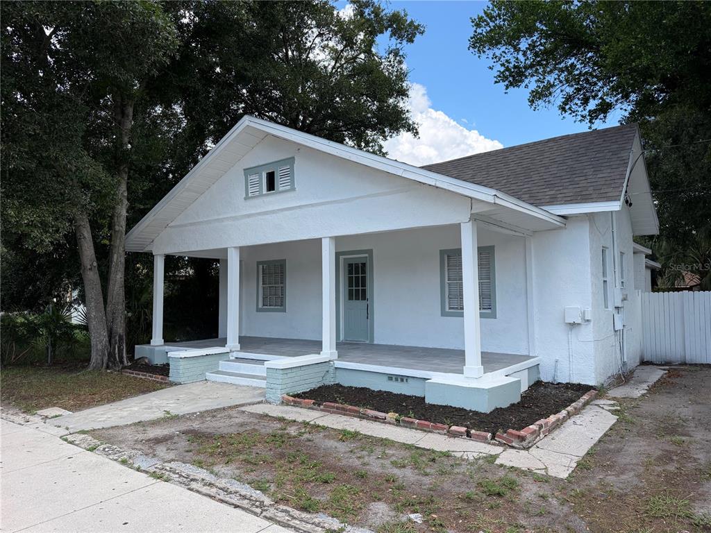 2604 E LAKE AVENUE, TAMPA, FL — photo 2 of 23
