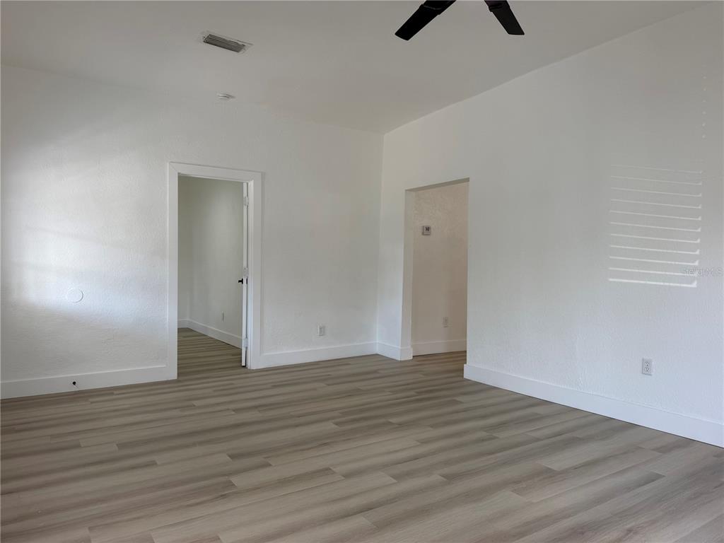 2604 E LAKE AVENUE, TAMPA, FL — photo 4 of 23