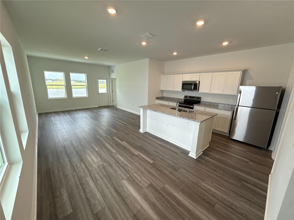 10538 CURVING CREEK LOOP, PARRISH, FL — photo 2 of 7
