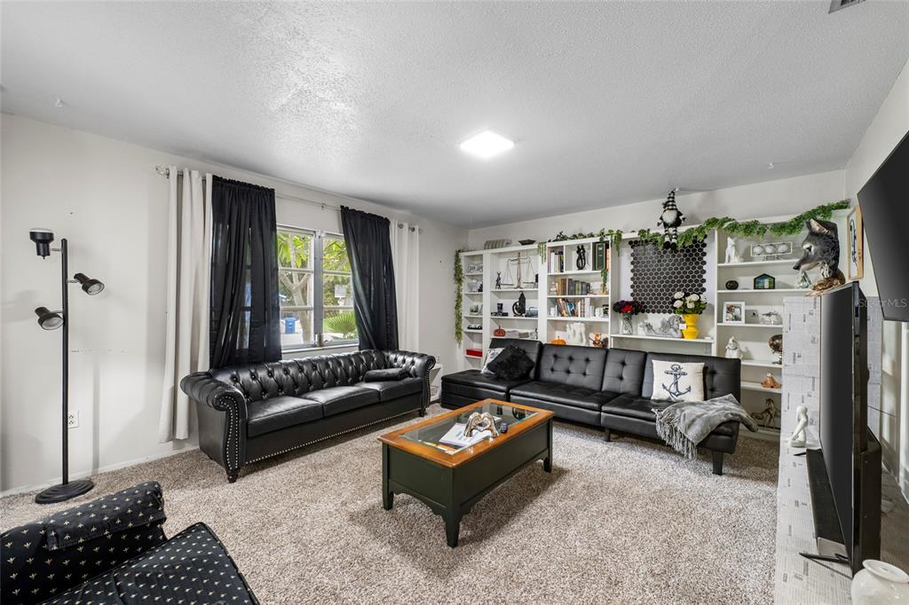 4594 PARNELL DRIVE, SARASOTA, FL — photo 4 of 30