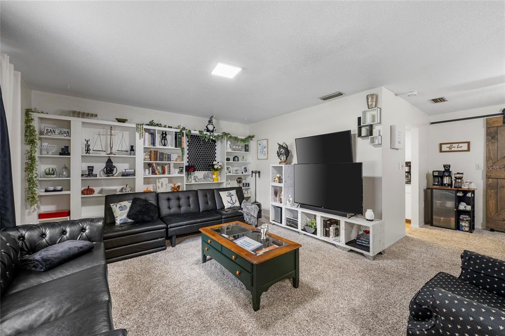 4594 PARNELL DRIVE, SARASOTA, FL — photo 5 of 30
