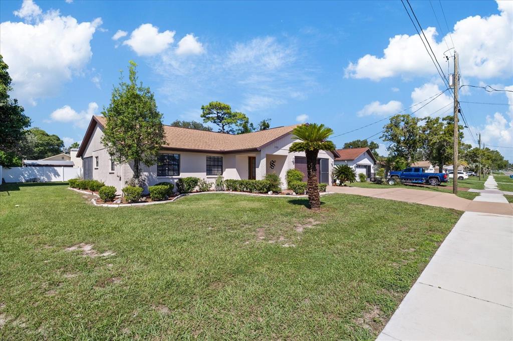 2532 LANDOVER BOULEVARD, SPRING HILL, FL — photo 3 of 42