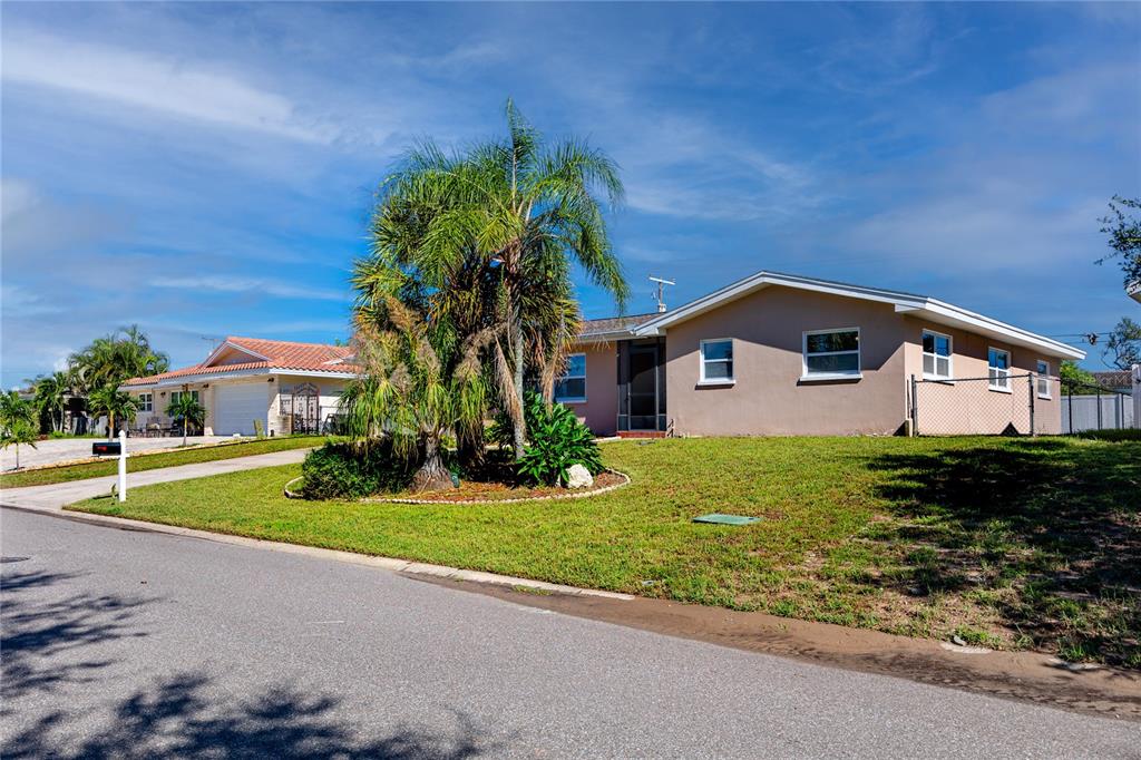 3747 SHADY BLUFFS DRIVE, LARGO, FL — photo 5 of 30