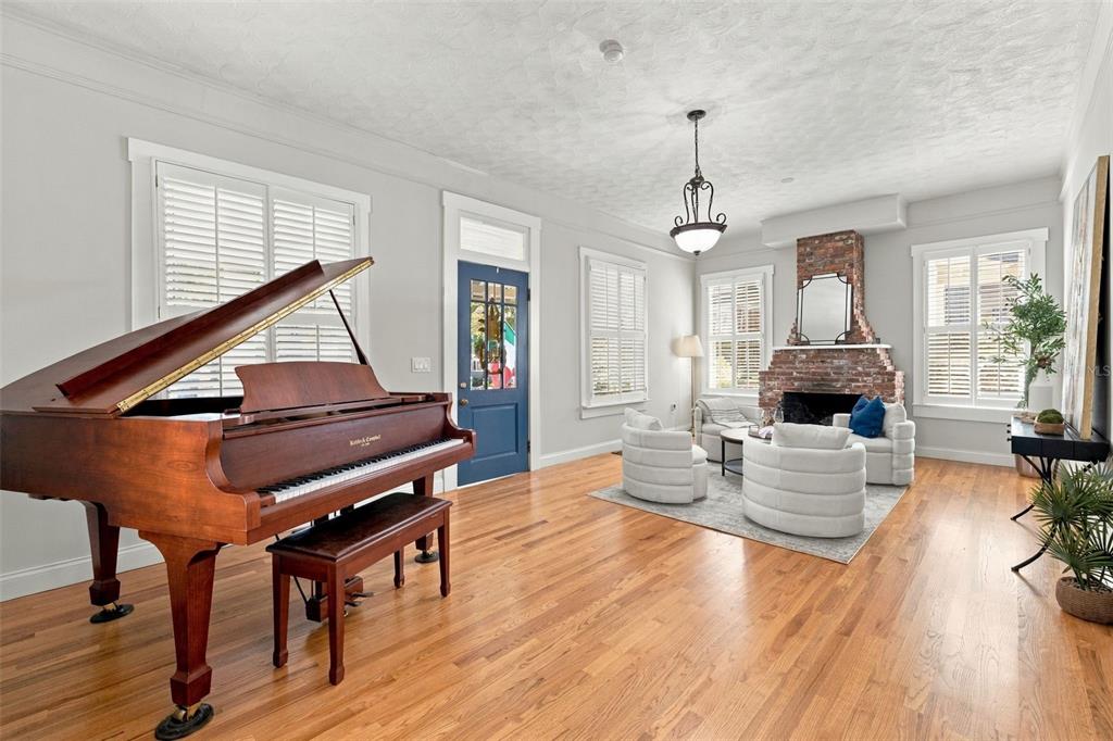 1801 W HILLS AVENUE, TAMPA, FL — photo 4 of 30