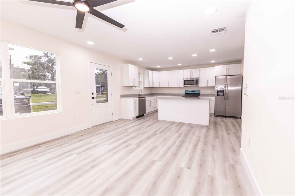 2399 CR 423, LAKE PANASOFFKEE, FL — photo 4 of 21
