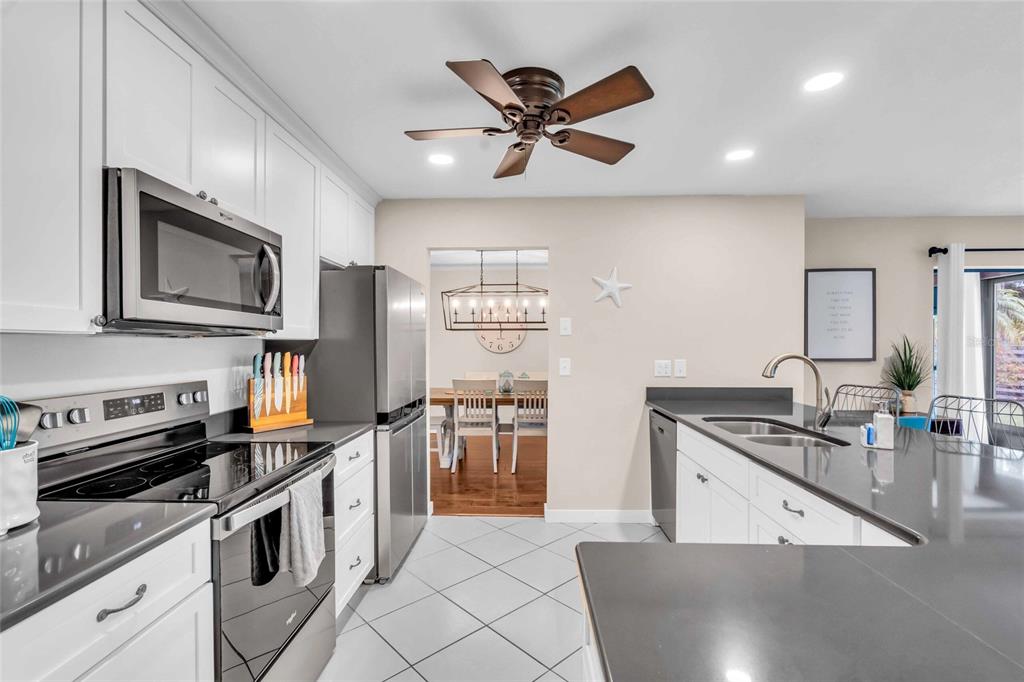 8402 14TH AVENUE NW, BRADENTON, FL — photo 2 of 30