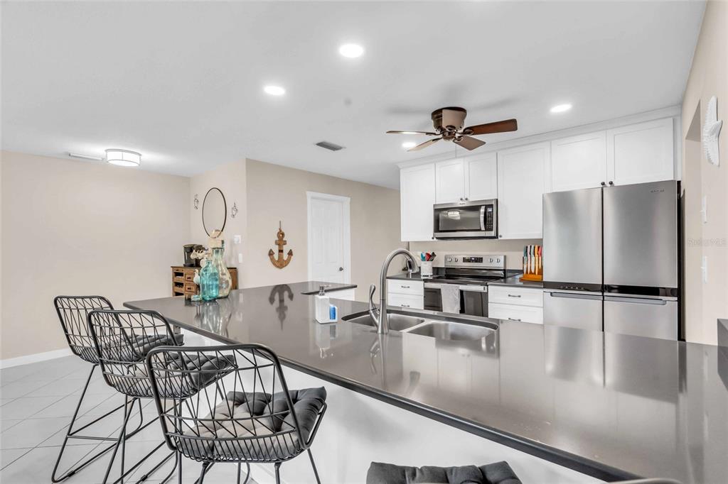 8402 14TH AVENUE NW, BRADENTON, FL — photo 4 of 30