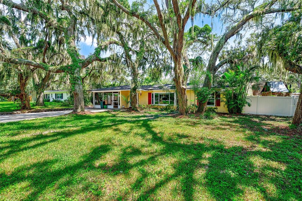 303 SAINT AUGUSTINE AVENUE, TEMPLE TERRACE, FL — photo 2 of 30