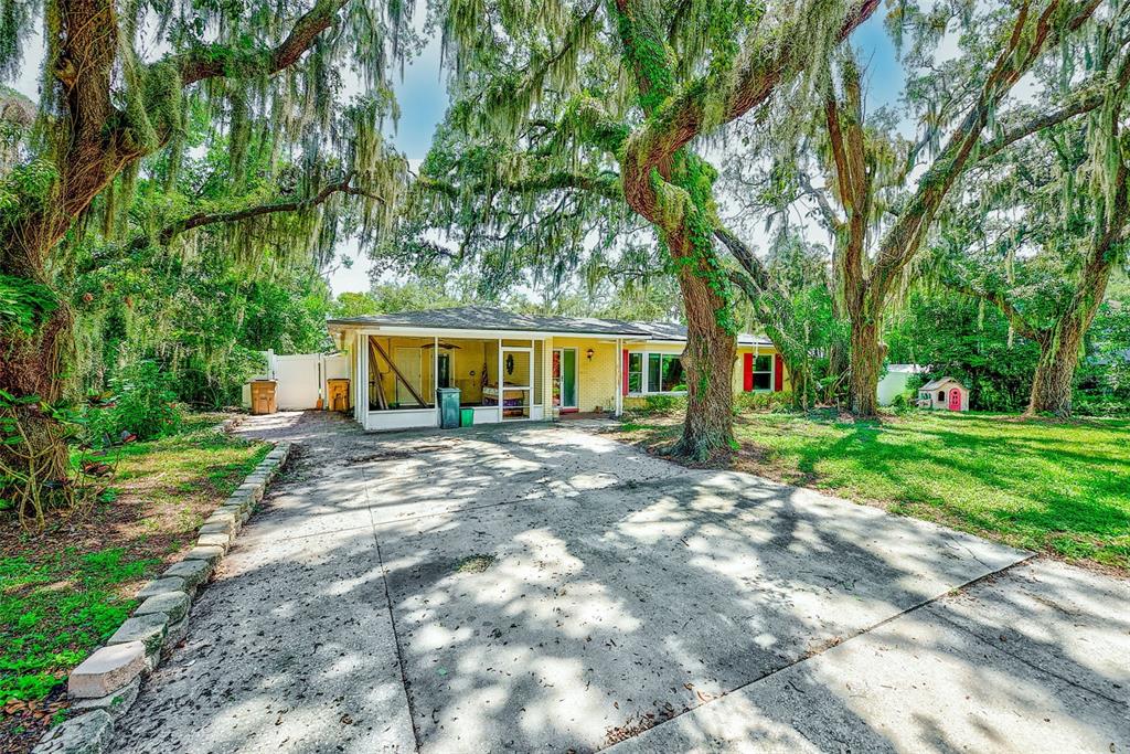 303 SAINT AUGUSTINE AVENUE, TEMPLE TERRACE, FL — photo 3 of 30