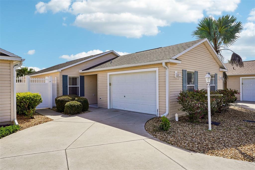 2339 SEBRING STREET, THE VILLAGES, FL — photo 2 of 30