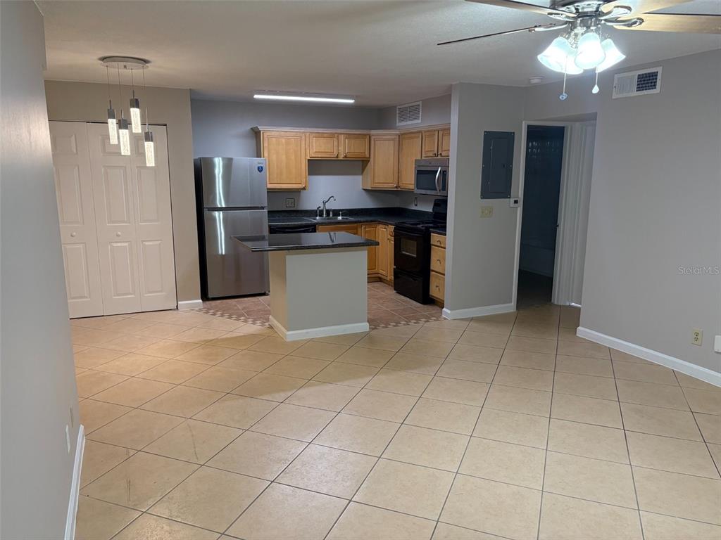 360 LAKEPOINTE DRIVE UNIT 202, ALTAMONTE SPRINGS, FL — photo 2 of 24