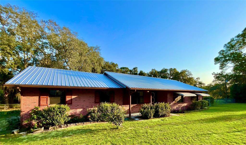 137 OAK CIRCLE