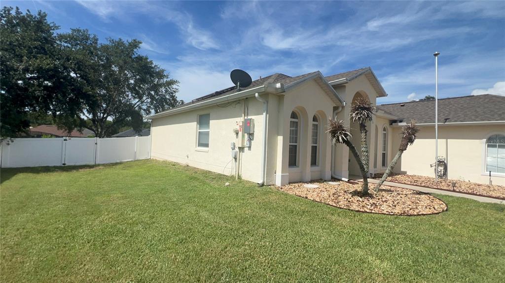 13500 BISCAYNE DRIVE, GRAND ISLAND, FL — photo 2 of 16