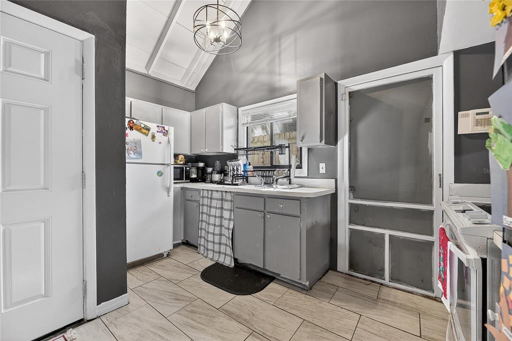 5601 ASHLEY OAKS DRIVE UNIT 6, TAMPA, FL — photo 3 of 30