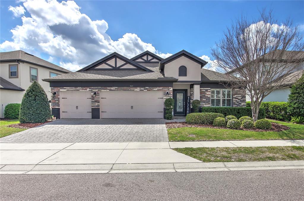 927 SHERBOURNE CIRCLE