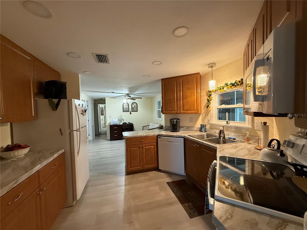 10 RABBIT TRAIL, WILDWOOD, FL — photo 2 of 30