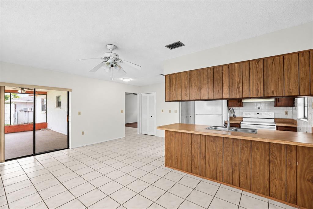 10970 PEPPERTREE LANE, PORT RICHEY, FL — photo 3 of 42