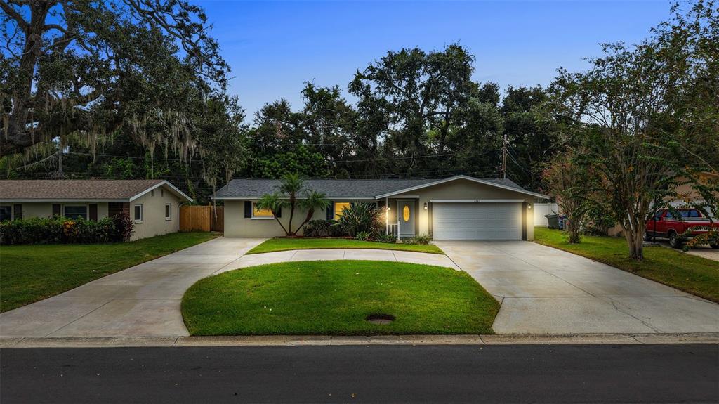 2267 MANOR COURT