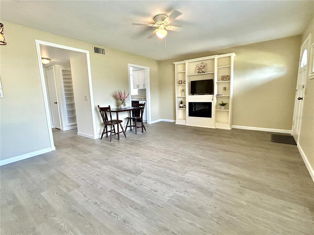 2000 WORLD PARKWAY BOULEVARD UNIT 12, CLEARWATER, FL — photo 4 of 30