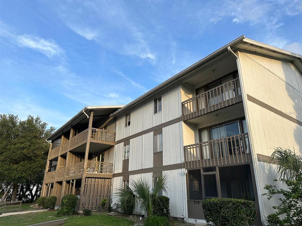6519 W NEWBERRY ROAD UNIT 911