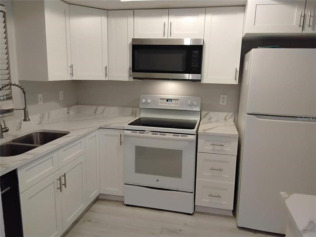 1100 E BAY DRIVE UNIT 82, LARGO, FL — photo 4 of 27