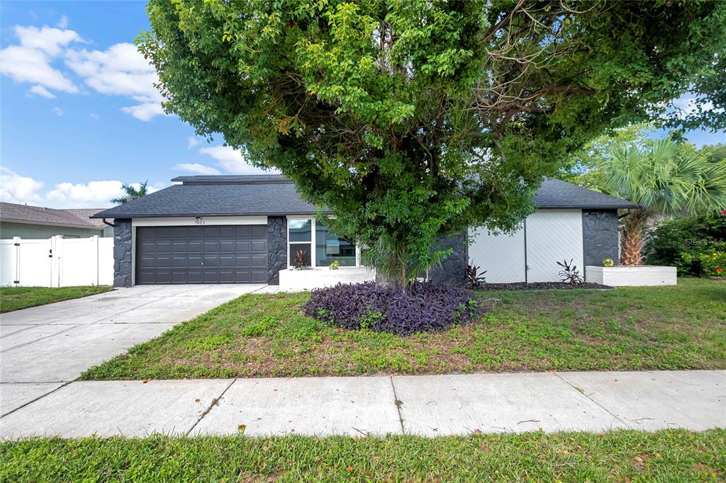 7403 FOXBLOOM DRIVE, PORT RICHEY, FL — photo 2 of 48