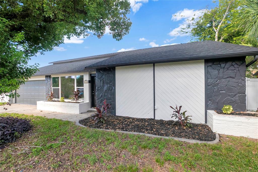 7403 FOXBLOOM DRIVE, PORT RICHEY, FL — photo 5 of 48