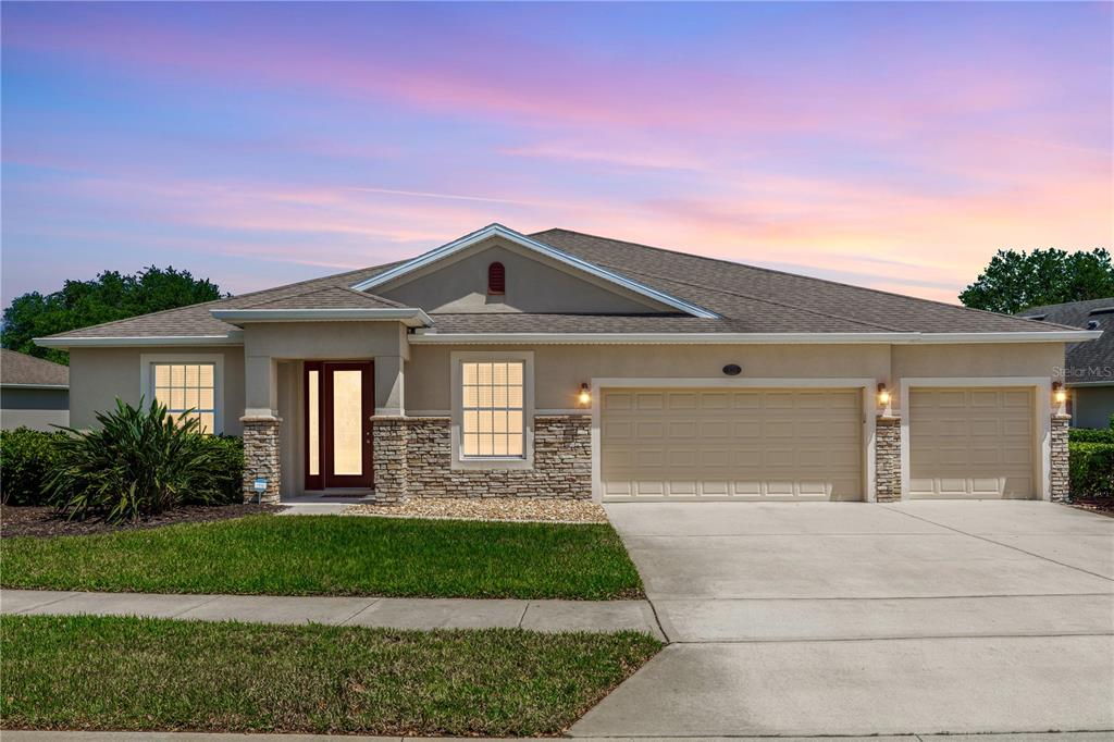 319 E VICTORIA TRAILS BOULEVARD