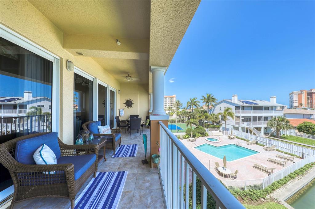 17715 GULF BOULEVARD UNIT 303, REDINGTON SHORES, FL — photo 4 of 38