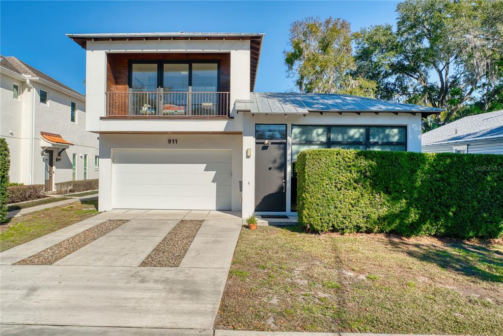 911 GOLFVIEW STREET