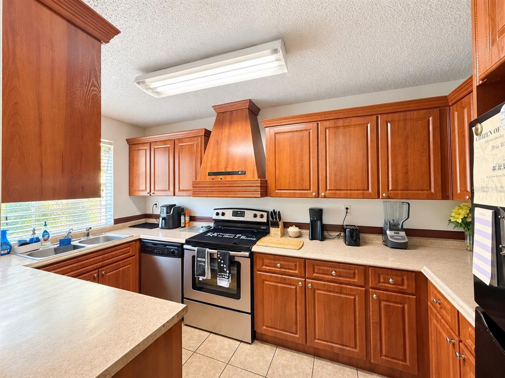 7535 ABONADO ROAD UNIT B, TAMPA, FL — photo 4 of 22