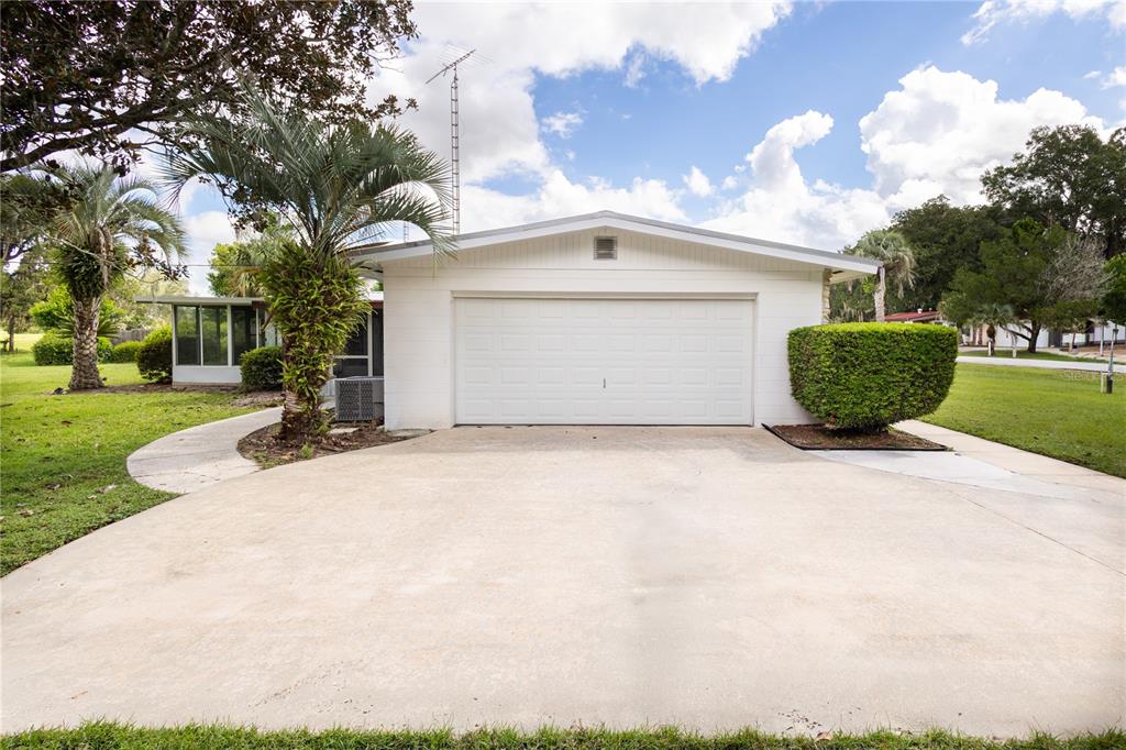 690 E COUNTRY CLUB DRIVE, WILLISTON, FL — photo 3 of 30